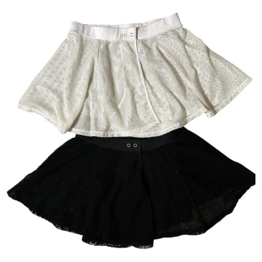 Lot of 2 Doue, size XS tennis skirts, 1 white mesh 1 black mesh, double snap